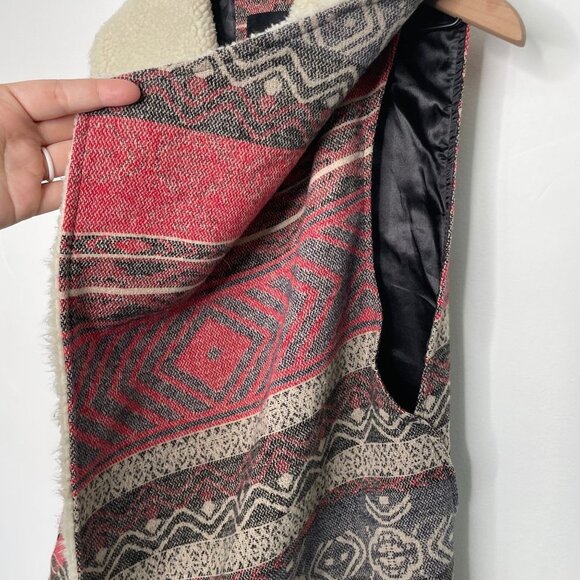 Me Jane Womens Western Aztec Print Sherpa Lined Vest Size Large Southwestern - Picture 2 of 5